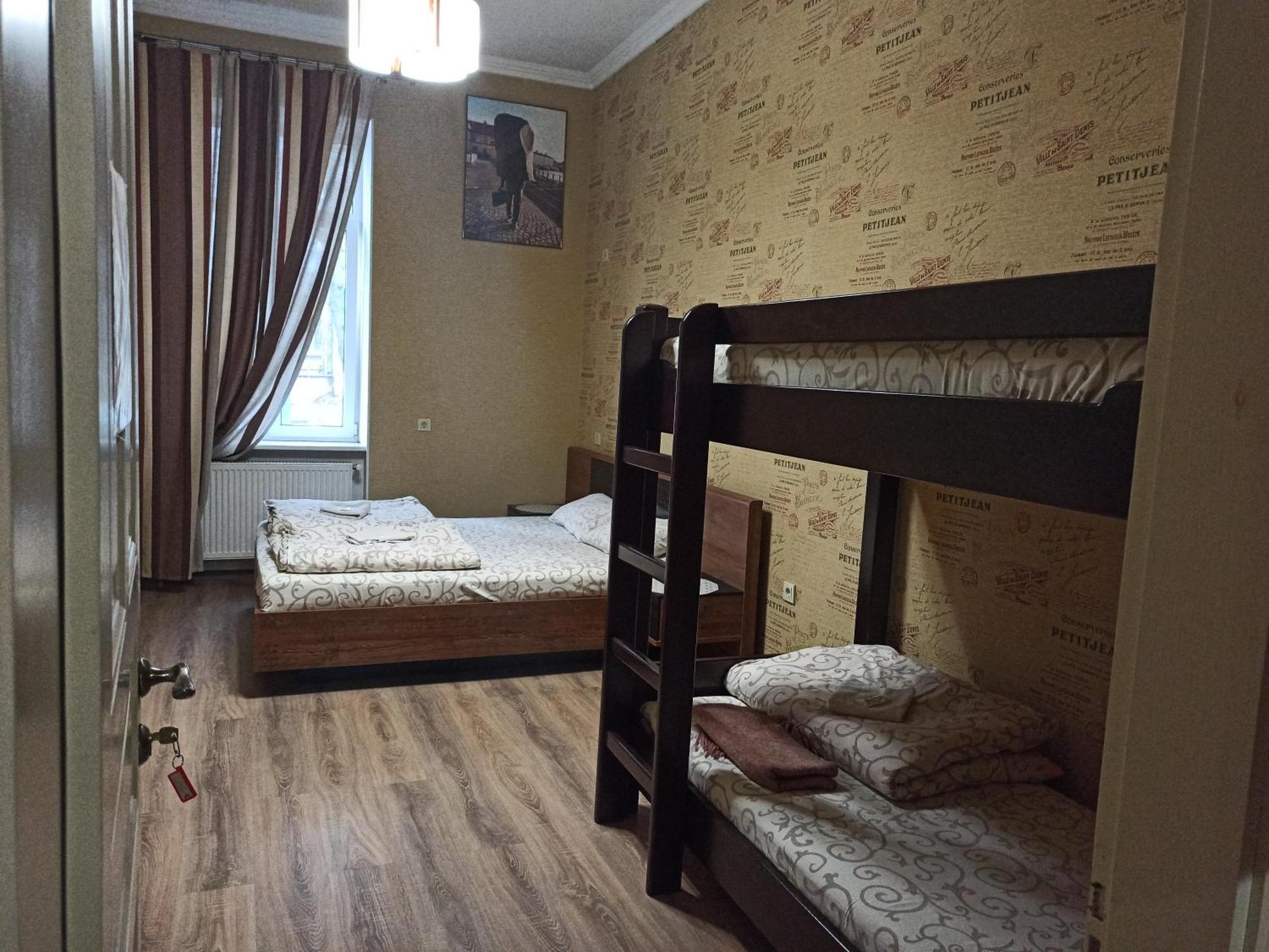 Hostel Q ,15 Хв До Жд Вокзалу Lviv Extérieur photo